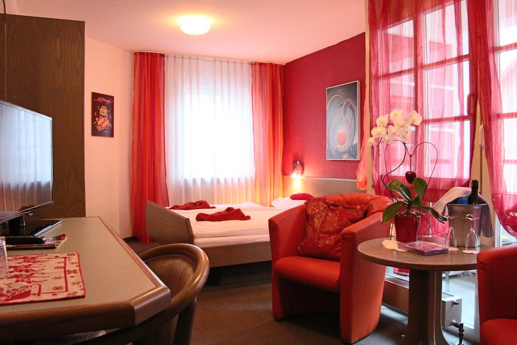 Hotel Am Schloss Neuenstein 객실 사진